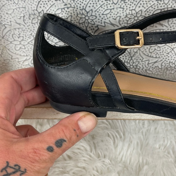 C. EST 1948 Black Embroidered Floral Buckle Sandel Flats Size 9 - Picture 3 of 7